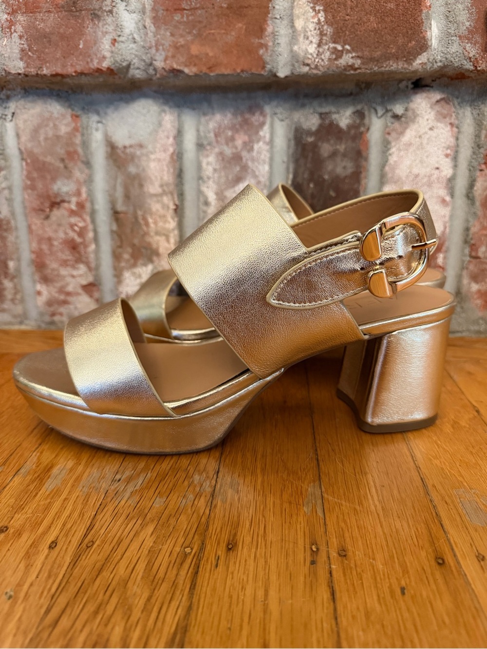 Aerosoles Camera Comfortable Gold Metallic Platform Sandals